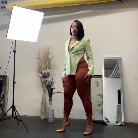 Olive Back Chained Blazer - Picture 3 of 3